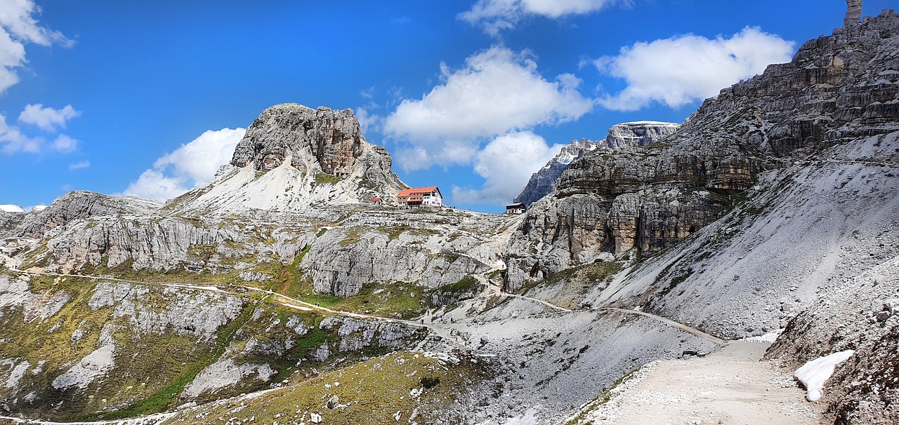 Panorama mozzafiato del terzo cammino più bello d'Italia, immerso nella natura e meno affollato.