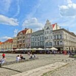 Panorama di un pittoresco paese europeo con prezzi accessibili per viaggiatori.